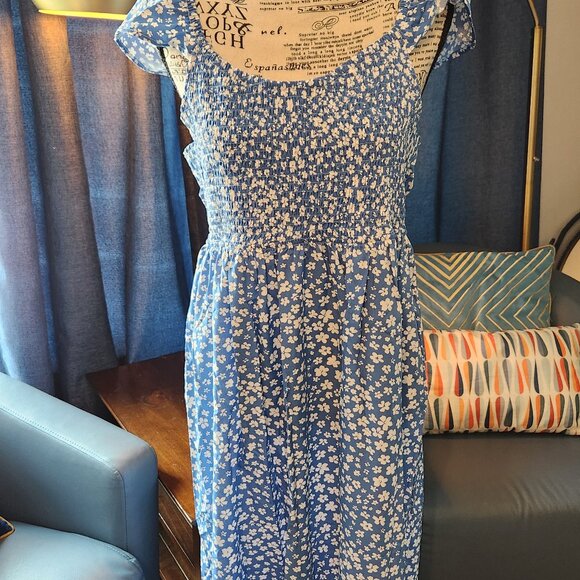 NWT Blue Ditsy Flutter Sleeve Midi Dress Size Large - Picture 4 of 13